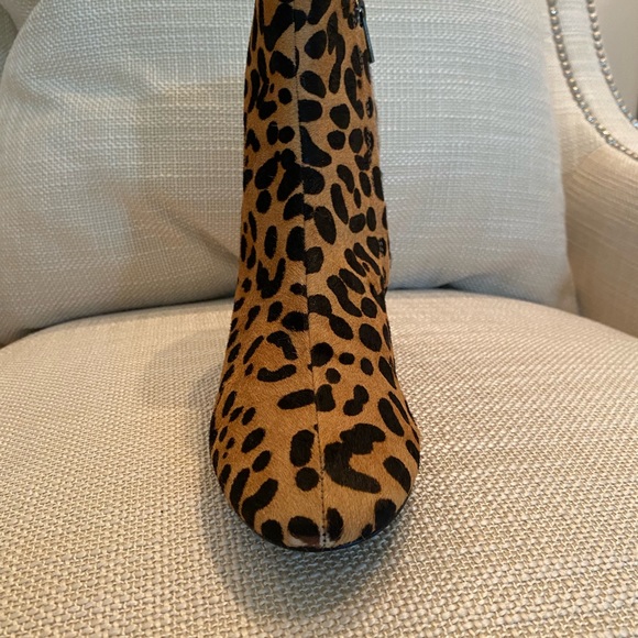Violeta Womens Ankle Boots w Cheetah Cowhide / Side Zipper/Medium Heel /Size 8 - Picture 7 of 11